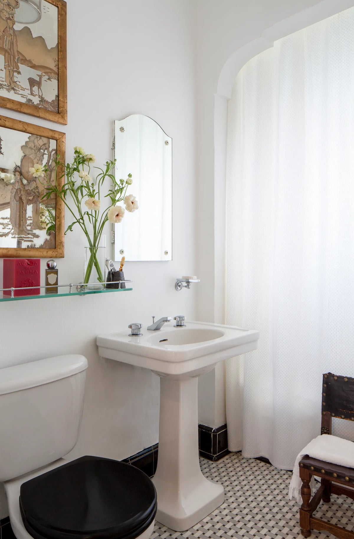 ARCHITECTURAL DIGEST - FLORES STREET