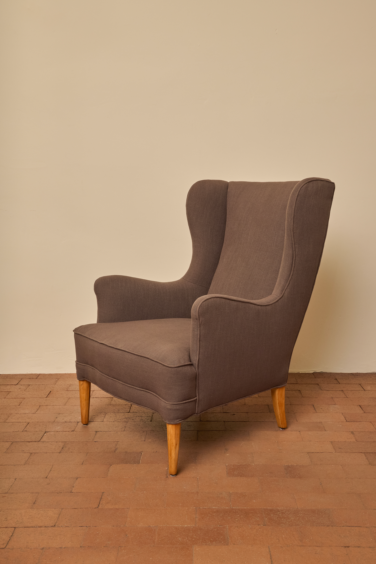 SCANDINAVIAN WINGBACK LOUNGE CHAIRS