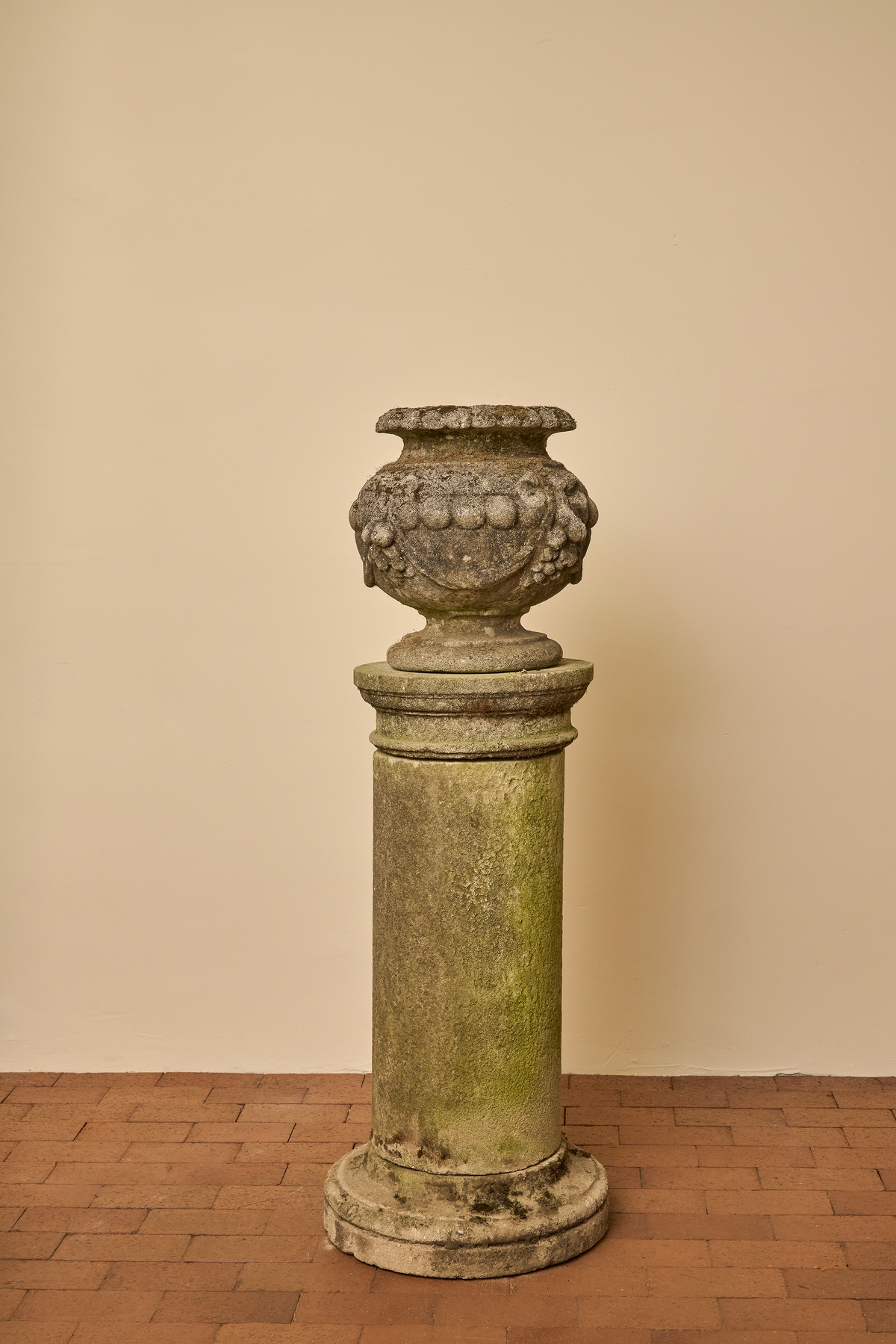 STONE GARDEN URN